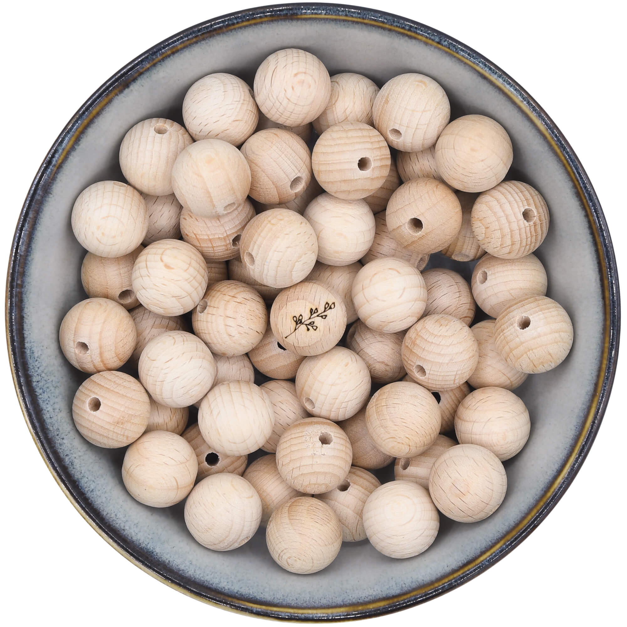 Houten kraal van 18 mm met afbeelding van een takje met blaadjes