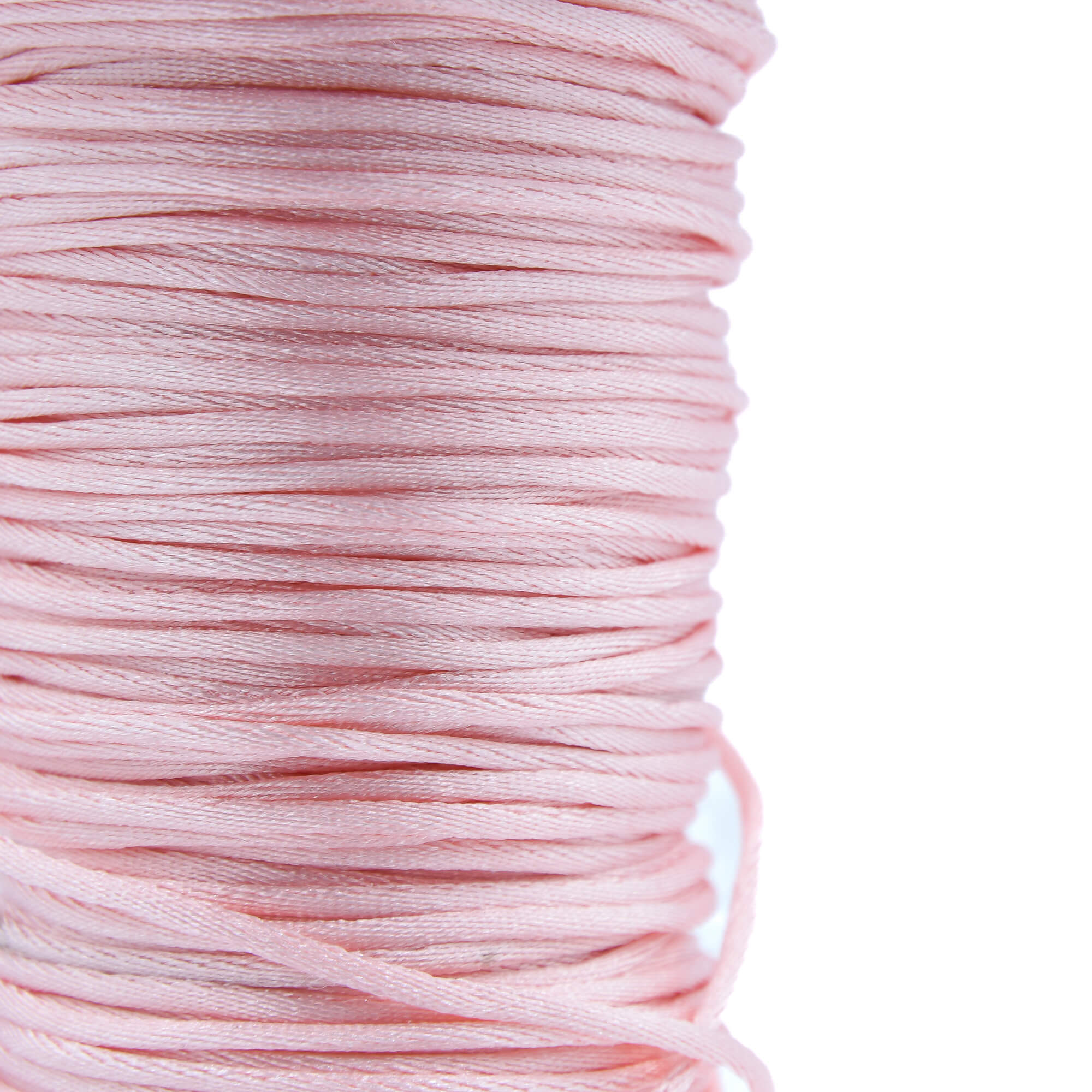 Lichtroze satijndraad van 1,5 mm dik